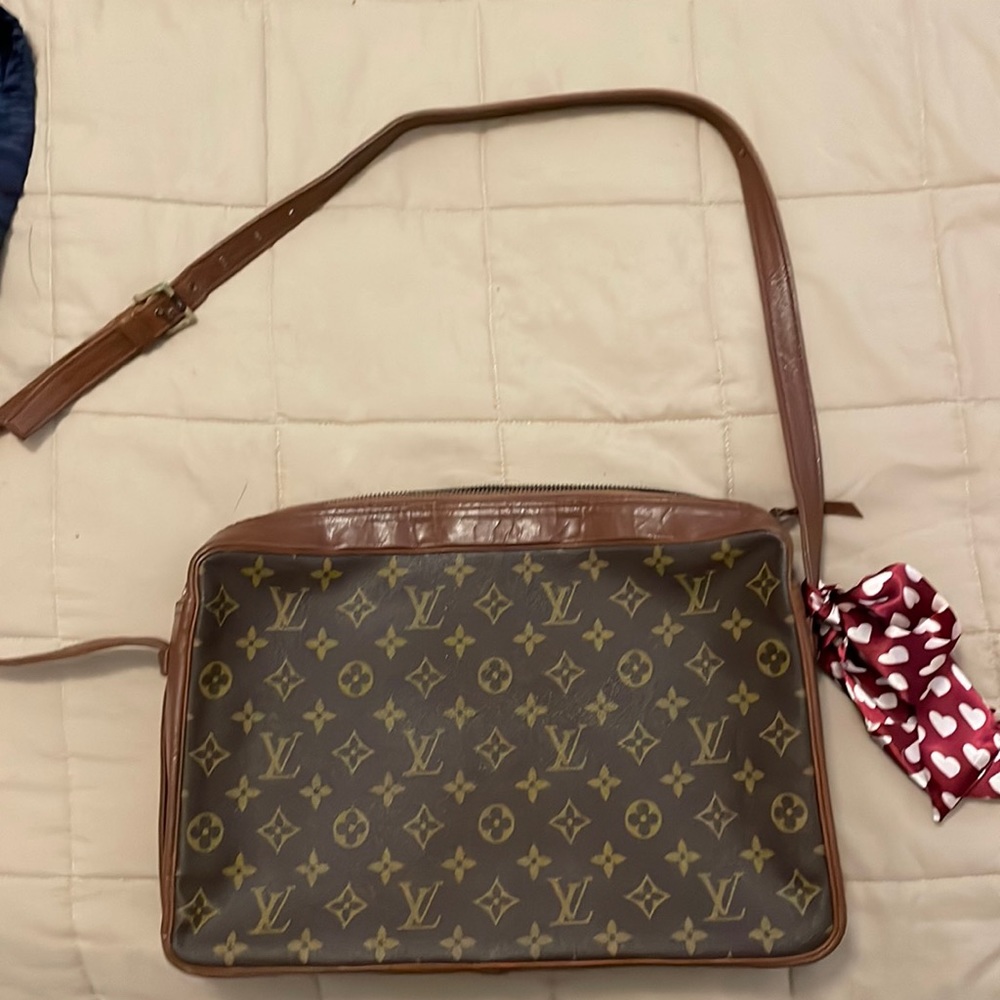 Refurbished LV shoulder bag